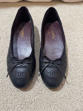 CHANEL Black Quilted Leather CC Logo Ballet Flats